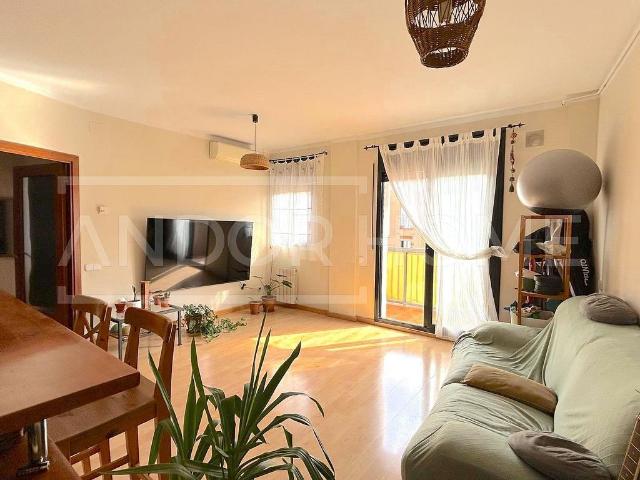 Piso en venta en calle De Les Carretes, Barcelona, de 55 m² 1 habitación por 235.000