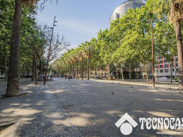 Piso en venta en calle De Les Carretes, Barcelona, de 68 m² 3 habitaciones por 384.000