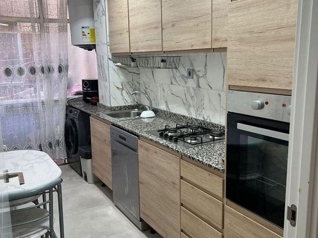 Piso en venta en calle De Les Corts Catalanes, Lleida, de 69 m² 3 habitaciones por 117.000