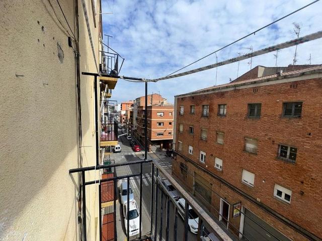 Piso en venta en calle De Les Corts Catalanes, Lleida, de 96 m² 4 habitaciones por 89.000