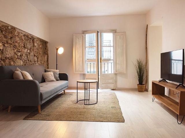 Piso en venta en calle De Les Ferreries Velles, Girona, de 43 m² 1 habitación por 295.000