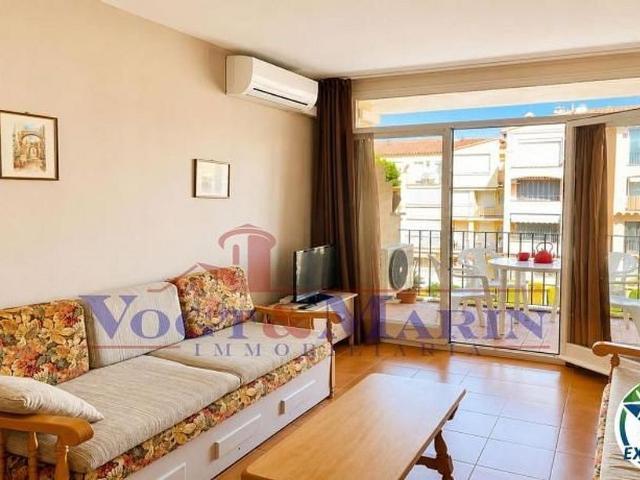 Piso en venta en calle De Les Flors, Castelló d´Empúries, de 65 m² 2 habitaciones por 210.000