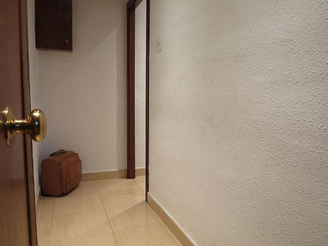 Piso en venta en calle De Les Glicines, Esplugues de Llobregat, de 62 m² 3 habitaciones por 197.000