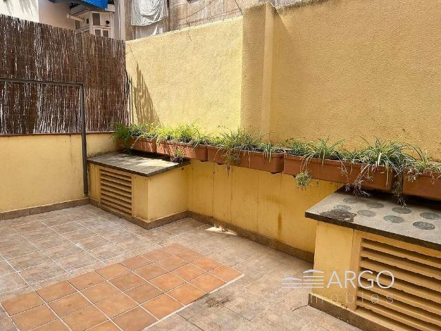 Piso en venta en calle De Les Guilleries, Barcelona, de 95 m² 4 habitaciones por 740.000