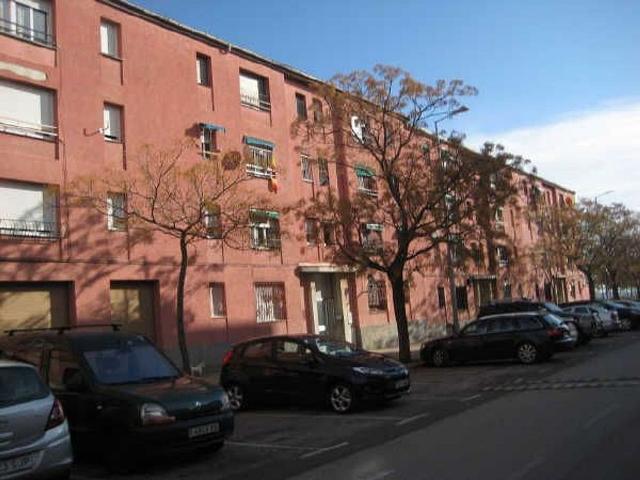 Piso en venta en calle De Les Magnòlies, Sabadell, de 70 m² 4 habitaciones por 149.600