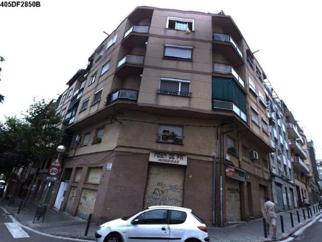 Piso en venta en calle De Les Mimoses, Hospitalet de Llobregat, L´, de 61 m² 2 habitaciones por 37.692