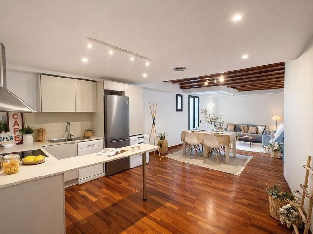 Piso en venta en calle De Les Panses, Barcelona, de 95 m² 2 habitaciones por 370.000