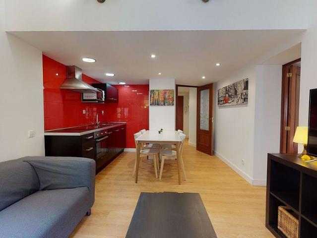 Piso en venta en calle De Les Semoleres, Barcelona, de 53 m² 2 habitaciones por 309.000
