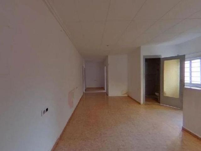 Piso en venta en calle De L'escultor Clarà, Terrassa, de 60 m² 2 habitaciones por 92.000
