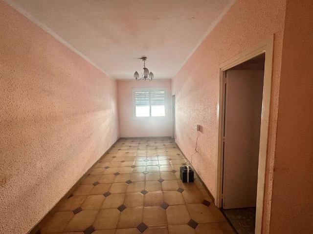 Piso en venta en calle De L'escultor Ordóñez, Barcelona, de 44 m² 2 habitaciones por 160.000