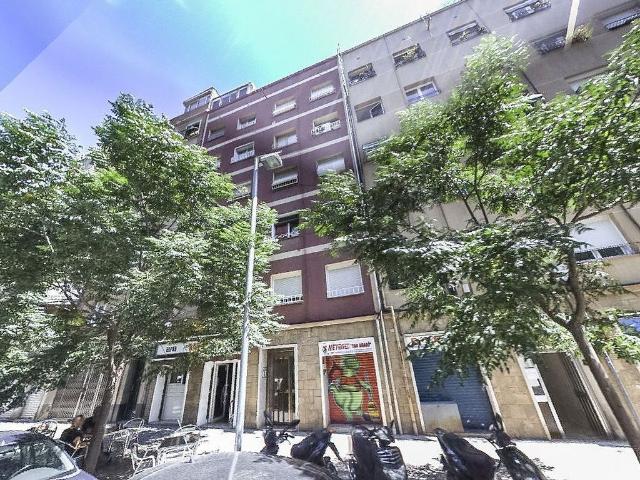 Piso en venta en calle De L'escultor Ordóñez, Barcelona, de 48 m² 1 habitación por 160.000