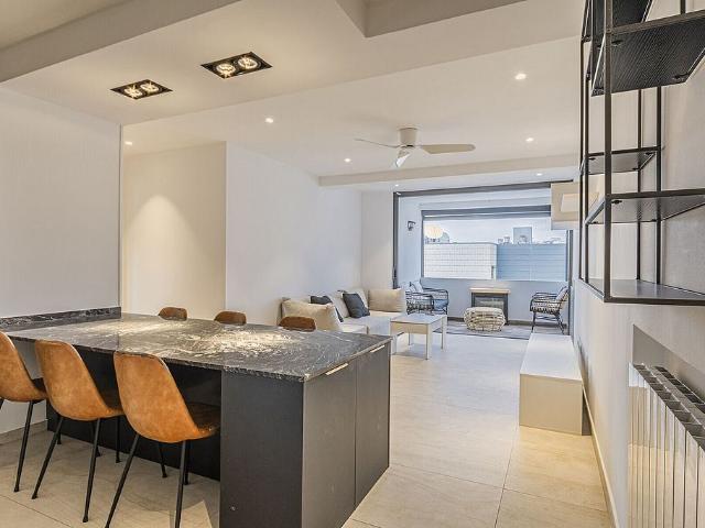 Piso en venta en calle De L'escar, Barcelona, de 103 m² 2 habitaciones por 700.000