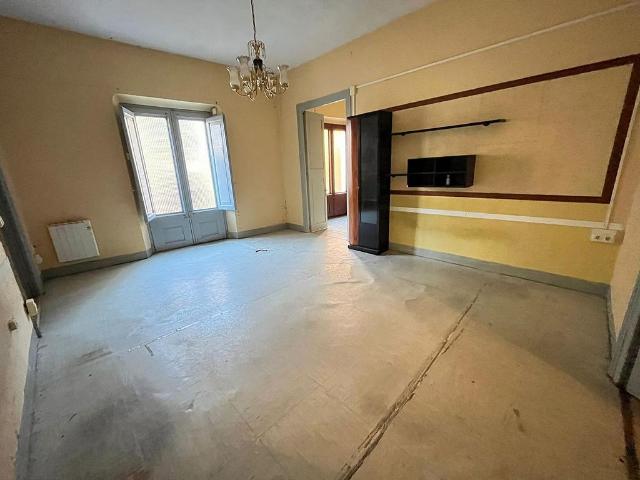 Piso en venta en calle De L'escola, Vic, de 115 m² 3 habitaciones por 180.000