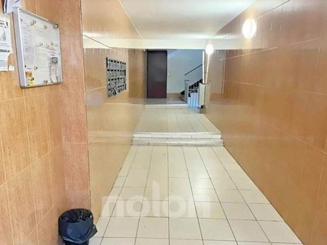 Piso en venta en calle De L'estadi, Badalona, de 60 m² 3 habitaciones por 129.000