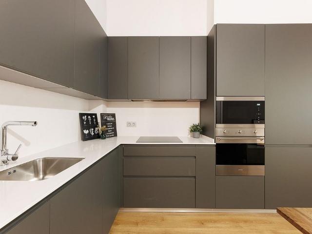 Piso en venta en calle De Lepant, Barcelona, de 74 m² 3 habitaciones por 647.000