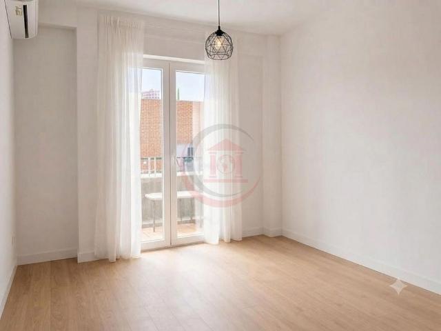 Piso en venta en calle De Lepant, Barcelona, de 90 m² 4 habitaciones por 449.000
