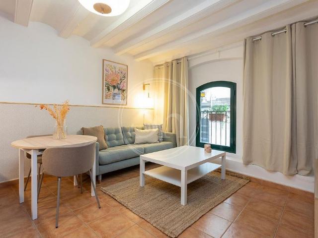 Piso en venta en calle De L'hort de la Bomba, Barcelona, de 35 m² 1 habitación por 200.000