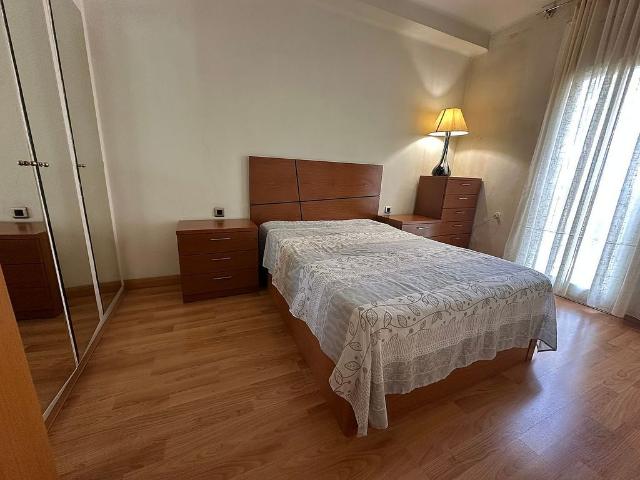 Piso en venta en calle De Lima, Barcelona, de 54 m² 3 habitaciones por 230.000