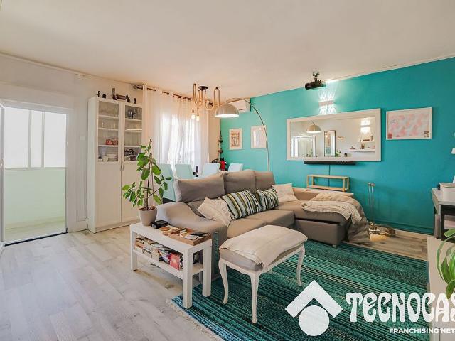 Piso en venta en calle De Lincoln, Santa Coloma de Gramanet, de 65 m² 2 habitaciones por 179.900