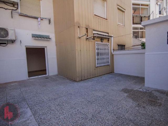 Piso en venta en calle De Liszt, Badalona, de 52 m² 2 habitaciones por 165.000