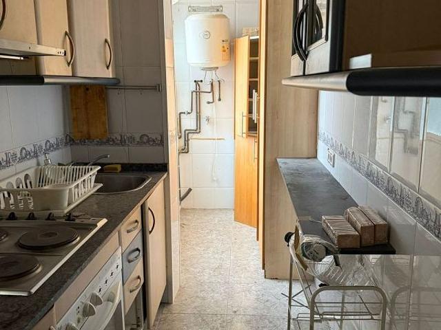 Piso en venta en calle De Liszt, Santa Coloma de Gramanet, de 74 m² 3 habitaciones por 186.000
