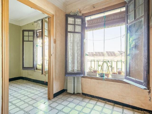 Piso en venta en calle De Llança, Barcelona, de 66 m² 2 habitaciones por 295.000