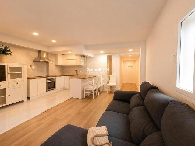 Piso en venta en calle De Llinars, Cornellà de Llobregat, de 70 m² 3 habitaciones por 282.000