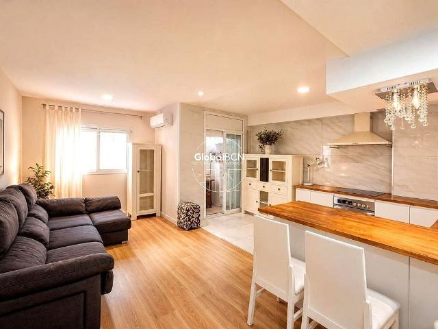 Piso en venta en calle De Llinars, Cornellà de Llobregat, de 70 m² 3 habitaciones por 282.000