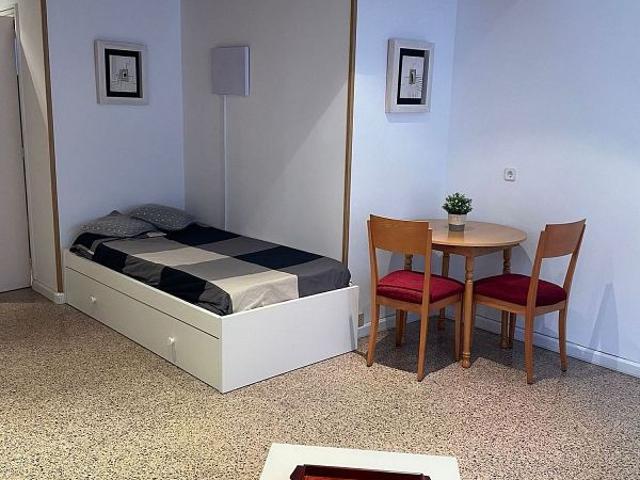 Piso en venta en calle De L'oblit, Barcelona, de 31 m² 1 habitación por 198.900