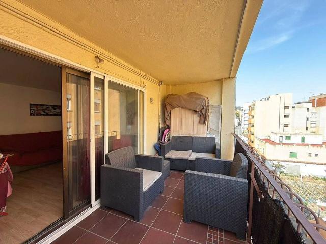 Piso en venta en calle De L'oliva, Lloret de Mar, de 63 m² 2 habitaciones por 175.000