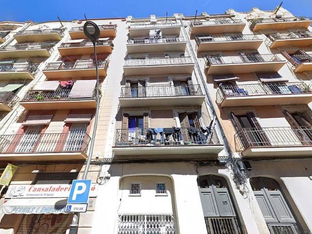 Piso en venta en calle De L'olivera, Barcelona, de 52 m² 1 habitación por 185.000