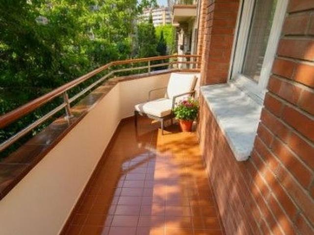 Piso en venta en calle De Londres, Barcelona, de 76 m² 2 habitaciones por 520.000