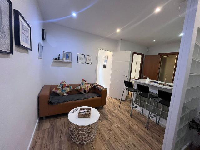 Piso en venta en calle De Pujós, Hospitalet de Llobregat, L´, de 37 m² 2 habitaciones por 240.000