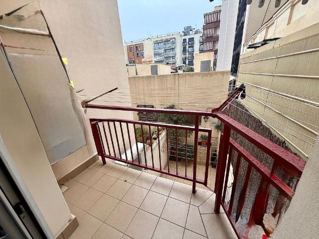 Piso en venta en calle De Pujades, Barcelona, de 90 m² 3 habitaciones por 450.000
