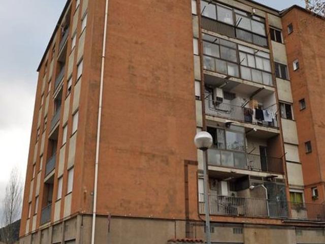 Piso en venta en calle De Puntia, Sant Joan les Fonts, de 88 m² 3 habitaciones por 64.000