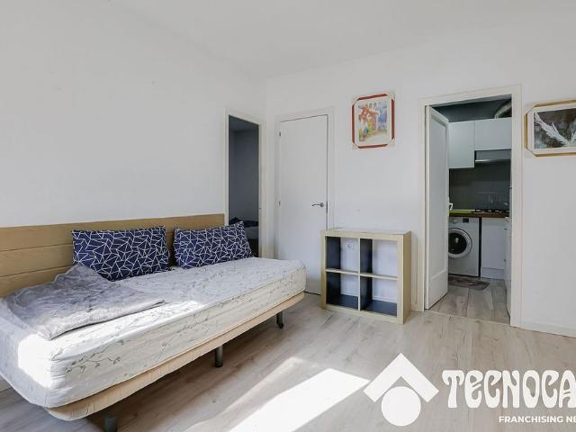 Piso en venta en calle De Pablo Iglesias, Badalona, de 39 m² 2 habitaciones por 130.000