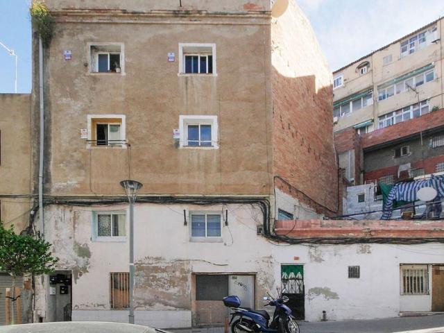 Piso en venta en calle De Pablo Iglesias, Badalona, de 43 m² 1 habitación por 39.000