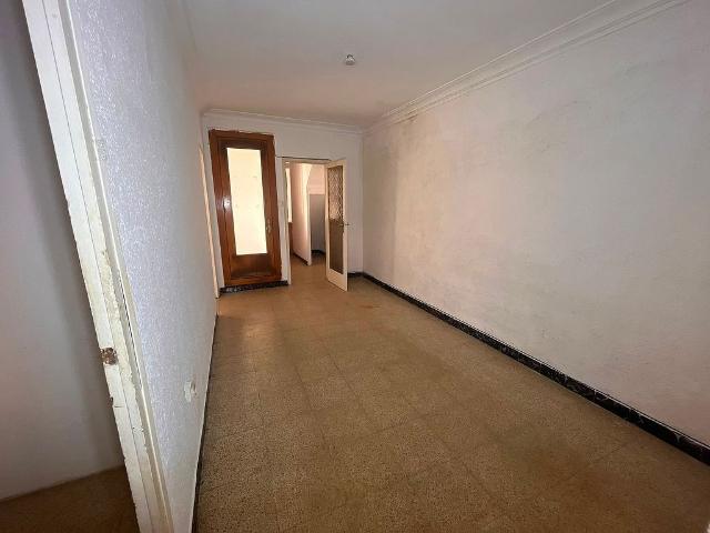 Piso en venta en calle De Pablo Iglesias, Badalona, de 52 m² 2 habitaciones por 126.000