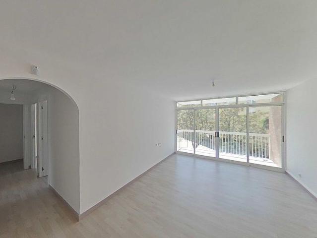 Piso en venta en calle De Pablo Ruiz Picasso, Santa Perpètua de Mogoda, de 65 m² 3 habitaciones por 144.000