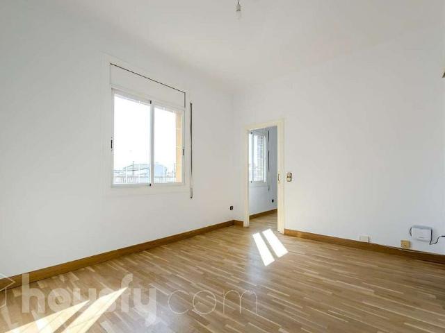 Piso en venta en calle De Padilla, Barcelona, de 69 m² 3 habitaciones por 375.000