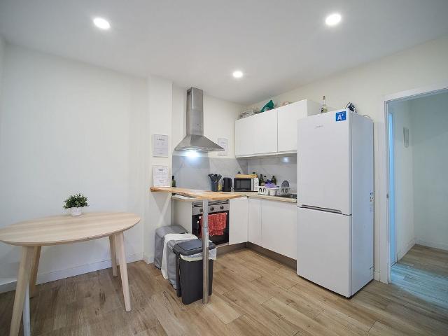 Piso en venta en calle De Padilla, Barcelona, de 60 m² 4 habitaciones por 350.000
