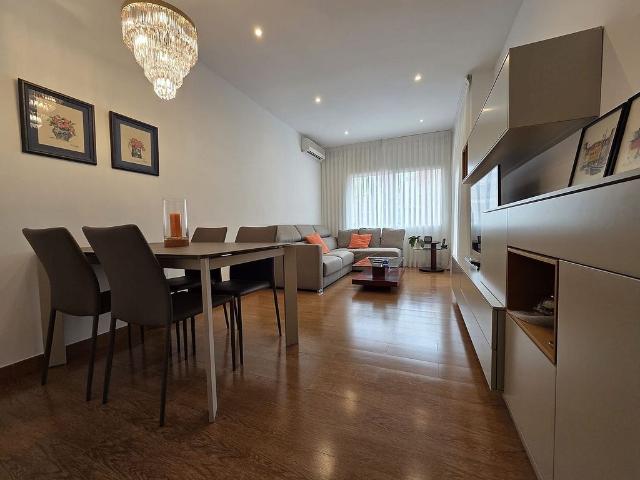 Piso en venta en calle De Padilla, Barcelona, de 79 m² 4 habitaciones por 485.000