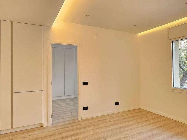 Piso en venta en calle De Padilla, Barcelona, de 83 m² 3 habitaciones por 480.000