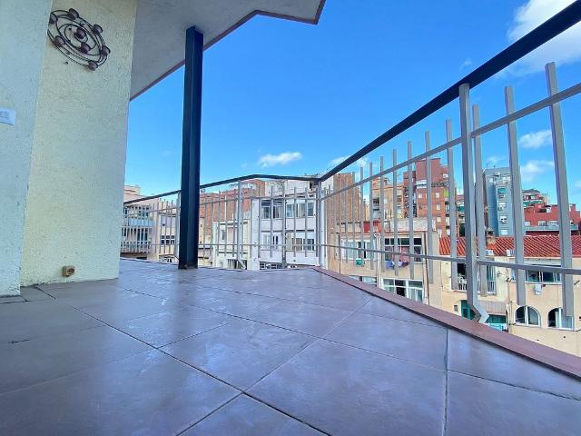 Piso en venta en calle De Pallars, Barcelona, de 86 m² 3 habitaciones por 475.000