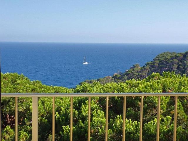 Piso en venta en calle De París, Sant Feliu de Guíxols, de 84 m² 2 habitaciones por 679.000