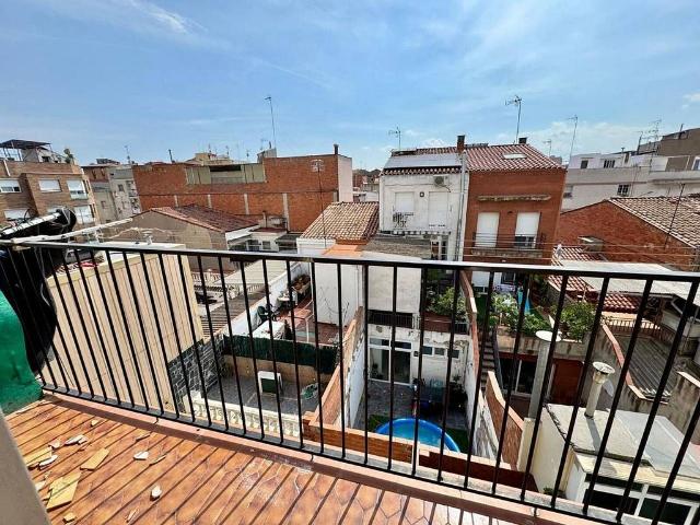 Piso en venta en calle De París, Sabadell, de 55 m² 2 habitaciones por 148.000