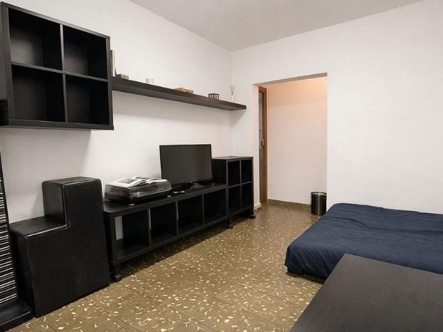 Piso en venta en calle De Pedret, Barcelona, de 46 m² 2 habitaciones por 148.000
