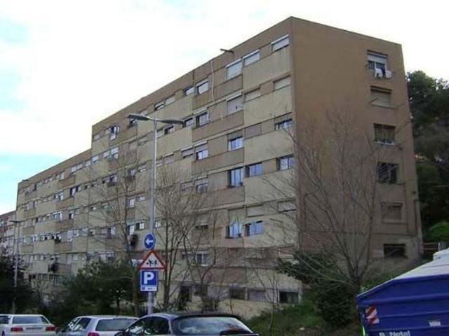 Piso en venta en calle De Perafita, Barcelona, de 51 m² 3 habitaciones por 60.000 €