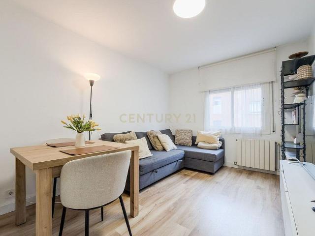 Piso en venta en calle De Pere Pelegrí, Hospitalet de Llobregat, L´, de 45 m² 2 habitaciones por 185.000