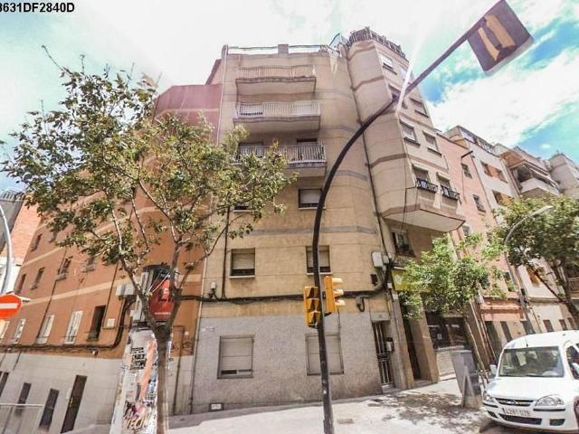Piso en venta en calle De Pere Pelegrí, Hospitalet de Llobregat, L´, de 70 m² 3 habitaciones por 138.000